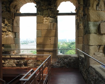 Intervención interior en la torre de la Catedral de Panamá Viejo